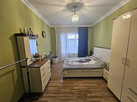Satılır 5 otaqlı mənzil 120 m²