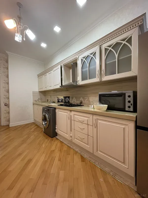 Satılır 3 otaqlı mənzil 125 m²