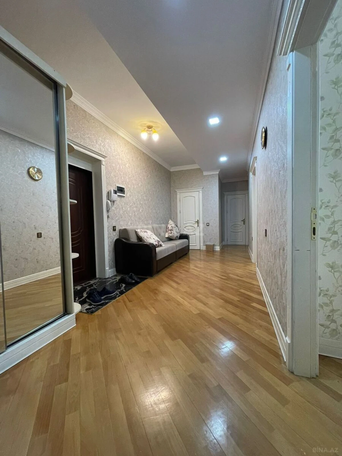 Satılır 3 otaqlı mənzil 125 m²