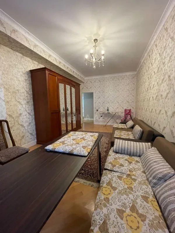Satılır 3 otaqlı mənzil 125 m²