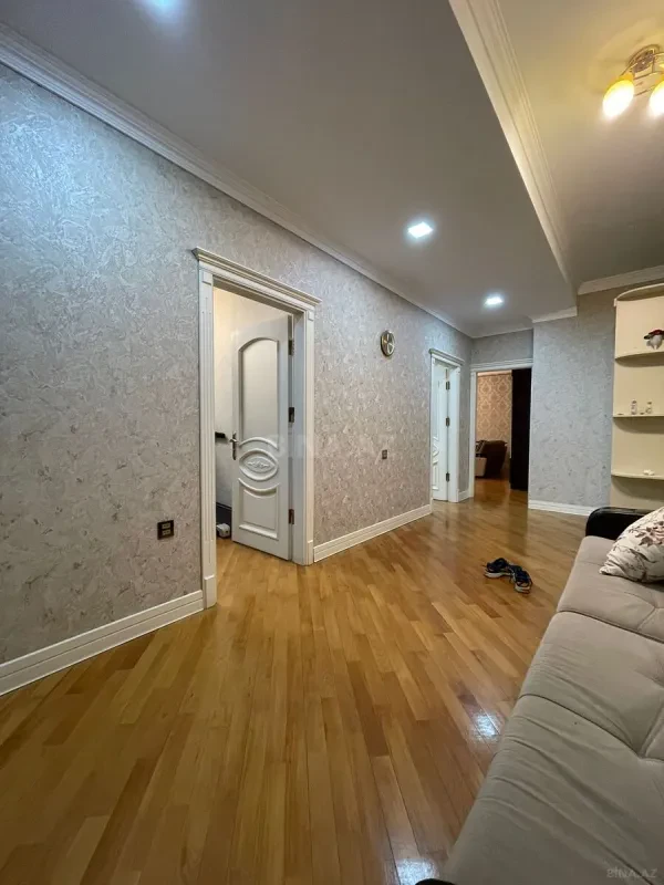 Satılır 3 otaqlı mənzil 125 m²