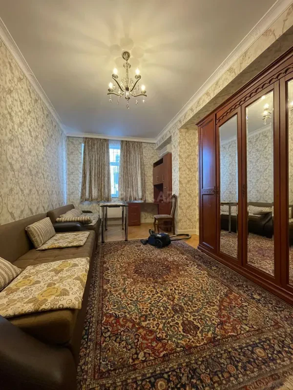 Satılır 3 otaqlı mənzil 125 m²