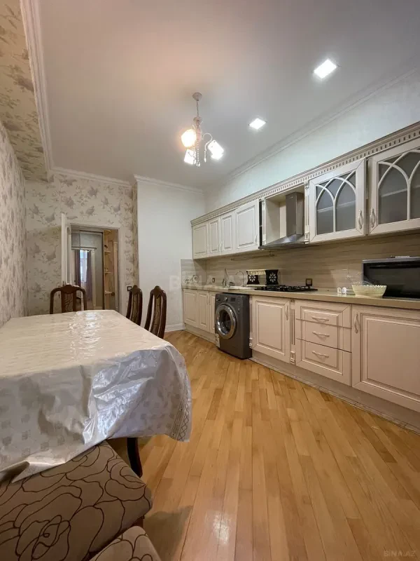 Satılır 3 otaqlı mənzil 125 m²