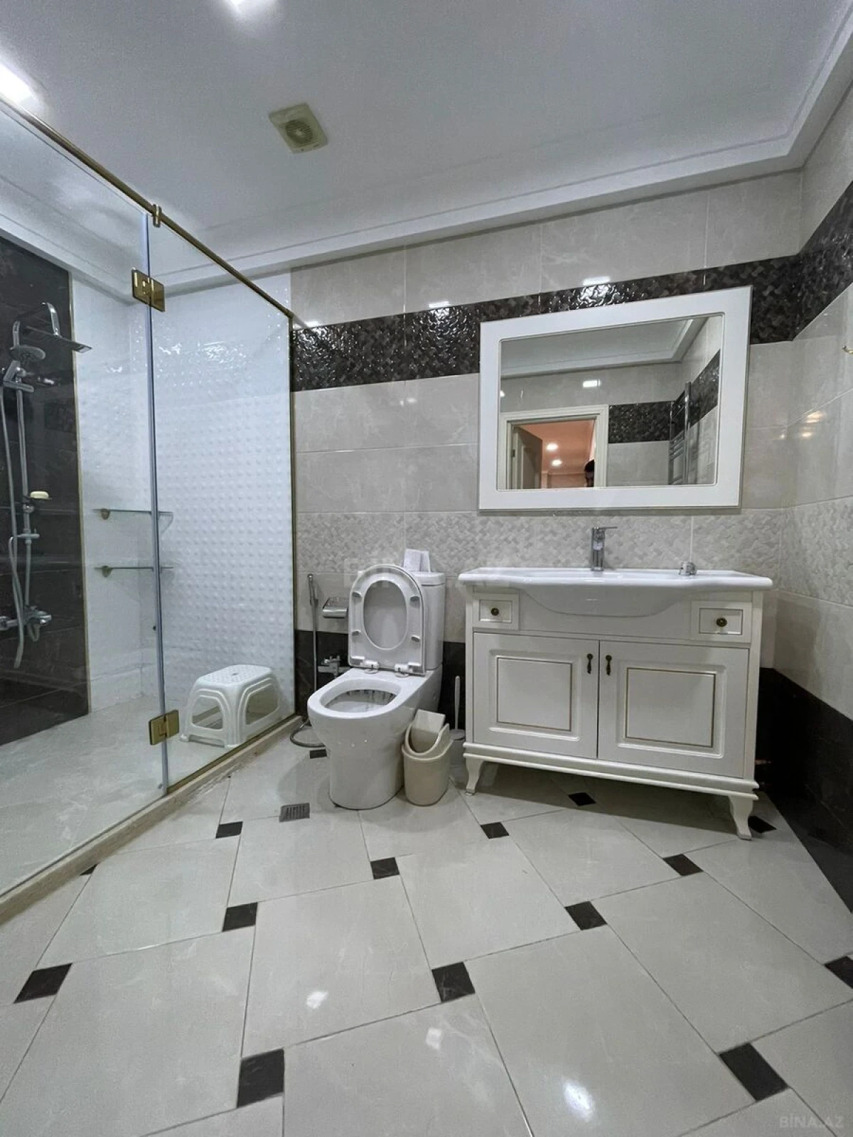 Satılır 3 otaqlı mənzil 125 m²