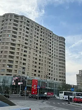 Satılır 3 otaqlı mənzil 122 m²