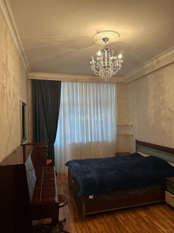 Kirayə verilir 3 otaqlı mənzil 130 m²