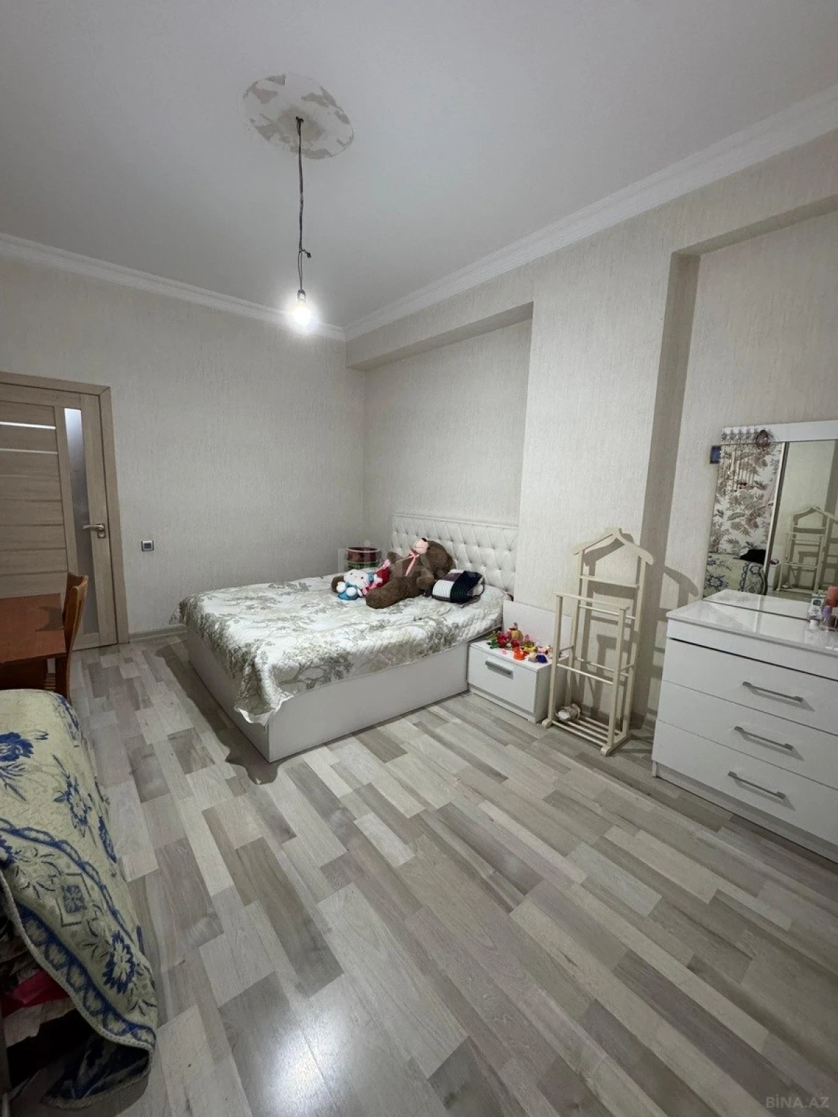 Satılır 3 otaqlı mənzil 104 m²