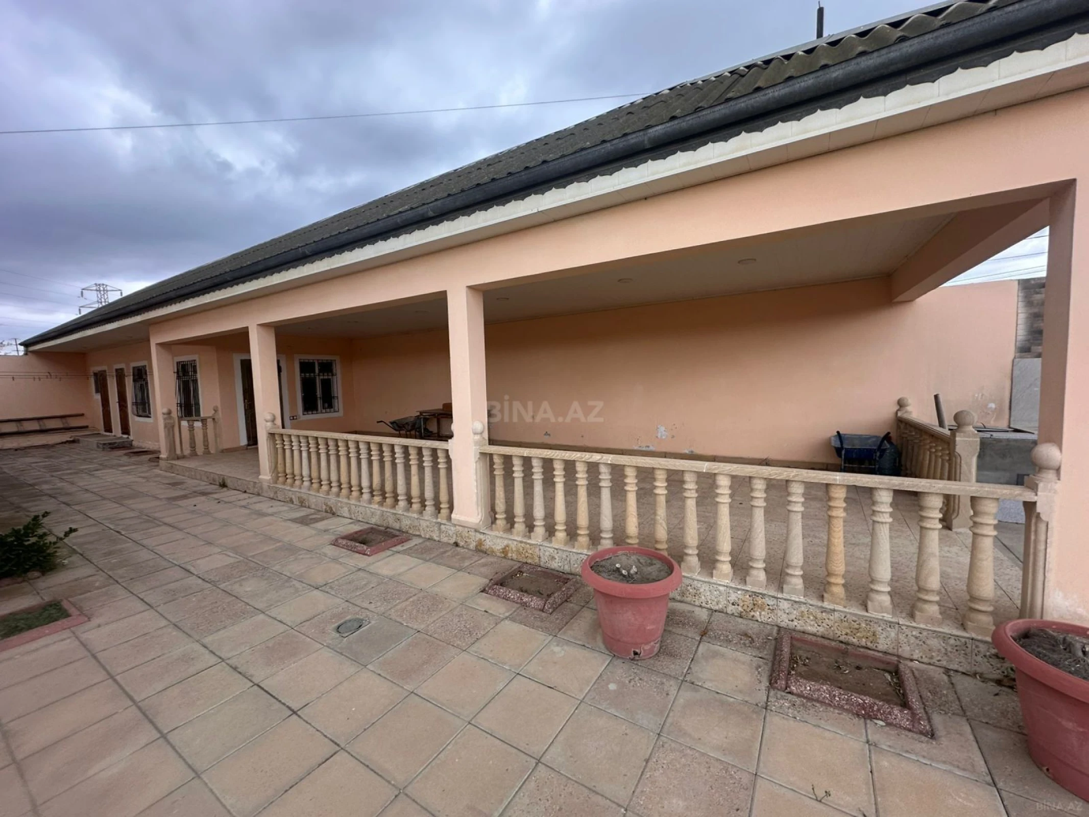 Satılır 5 otaqlı həyət evi 140 m²