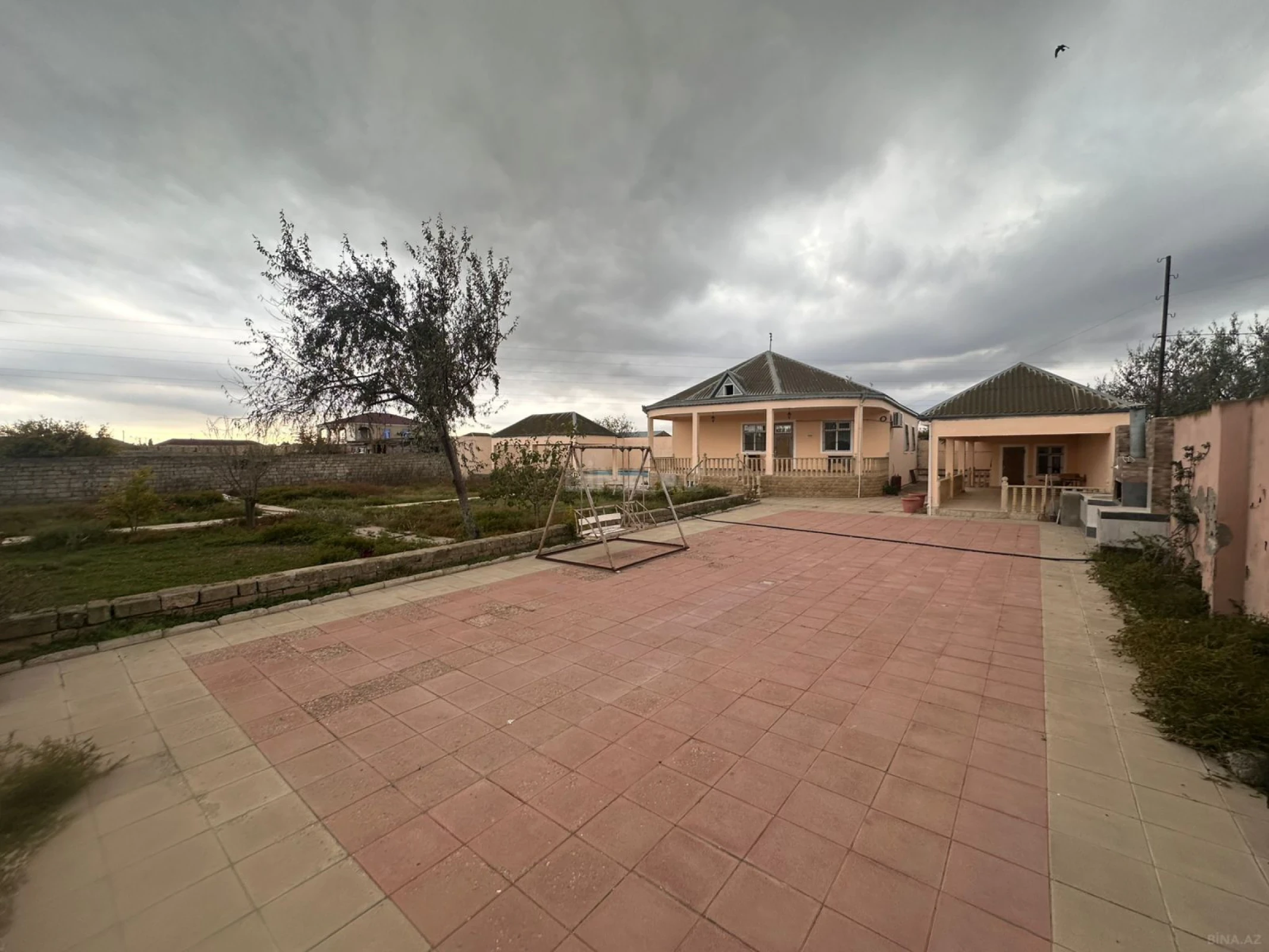Satılır 5 otaqlı həyət evi 140 m²