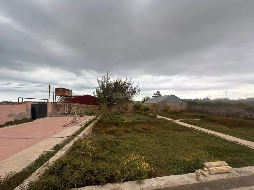 Satılır 5 otaqlı həyət evi 140 m²