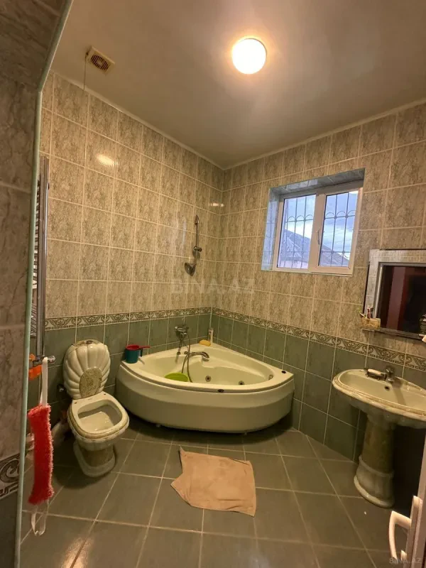 Satılır 5 otaqlı həyət evi 140 m²