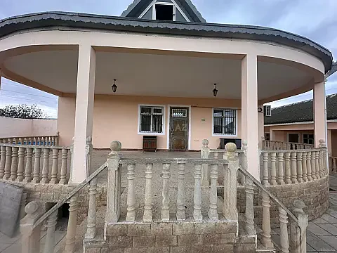Satılır 5 otaqlı həyət evi 140 m²