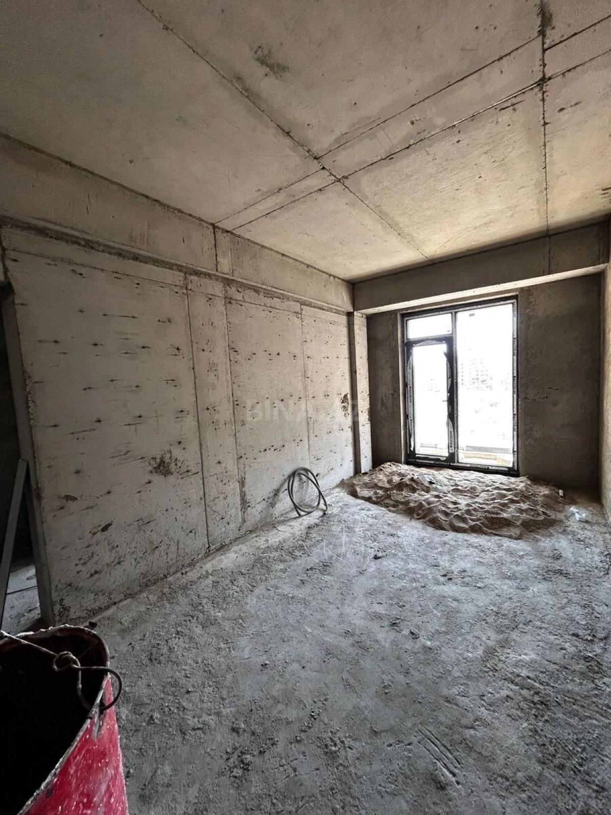 Satılır 1 otaqlı mənzil 57 m²