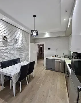 Satılır 3 otaqlı mənzil 120 m²
