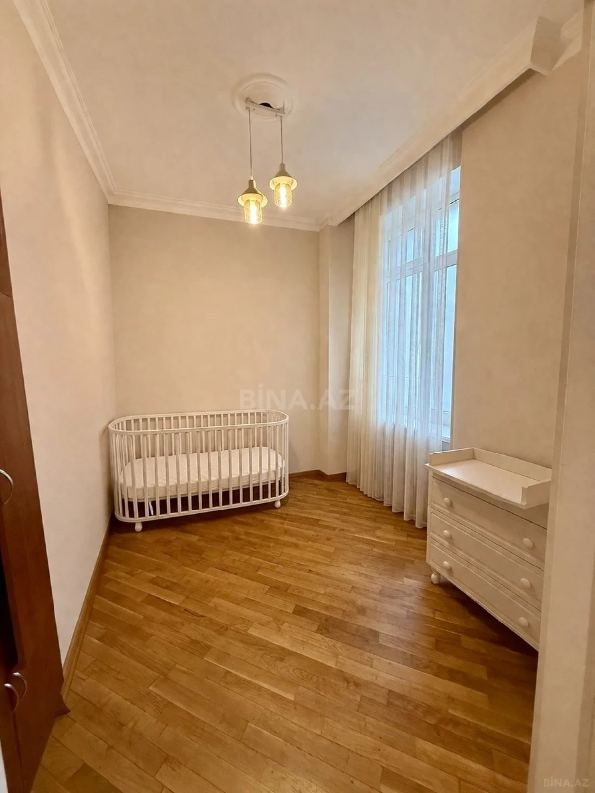 Satılır 3 otaqlı mənzil 127.7 m²