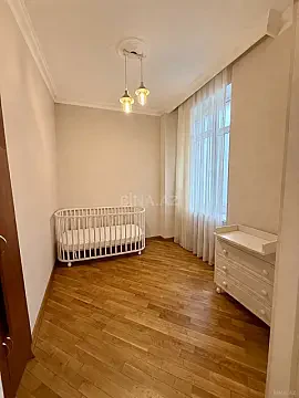 Satılır 3 otaqlı mənzil 127.7 m²