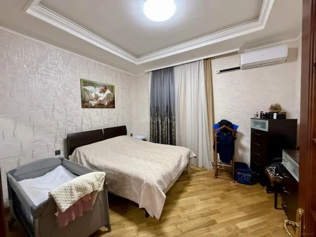 Satılır 3 otaqlı mənzil 127.7 m²