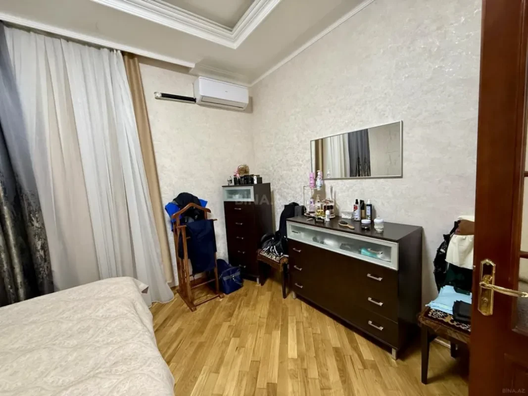 Satılır 3 otaqlı mənzil 127.7 m²