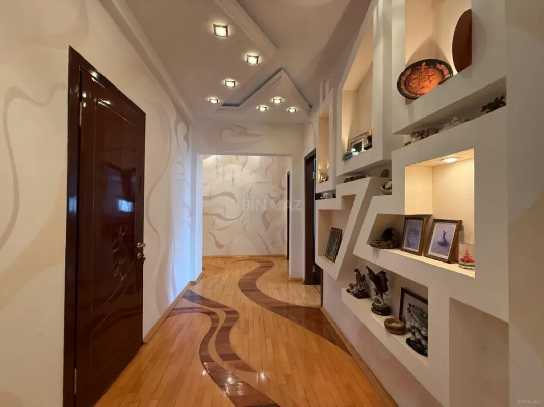 Satılır 4 otaqlı mənzil 210 m²