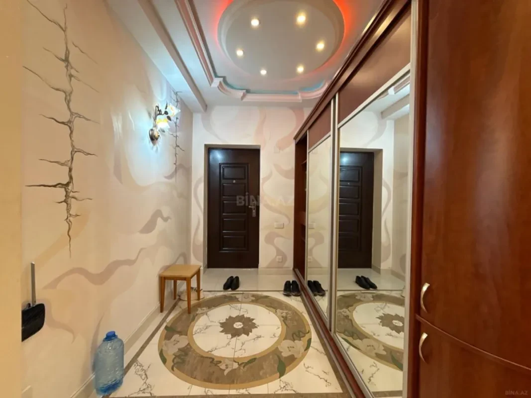 Satılır 4 otaqlı mənzil 210 m²