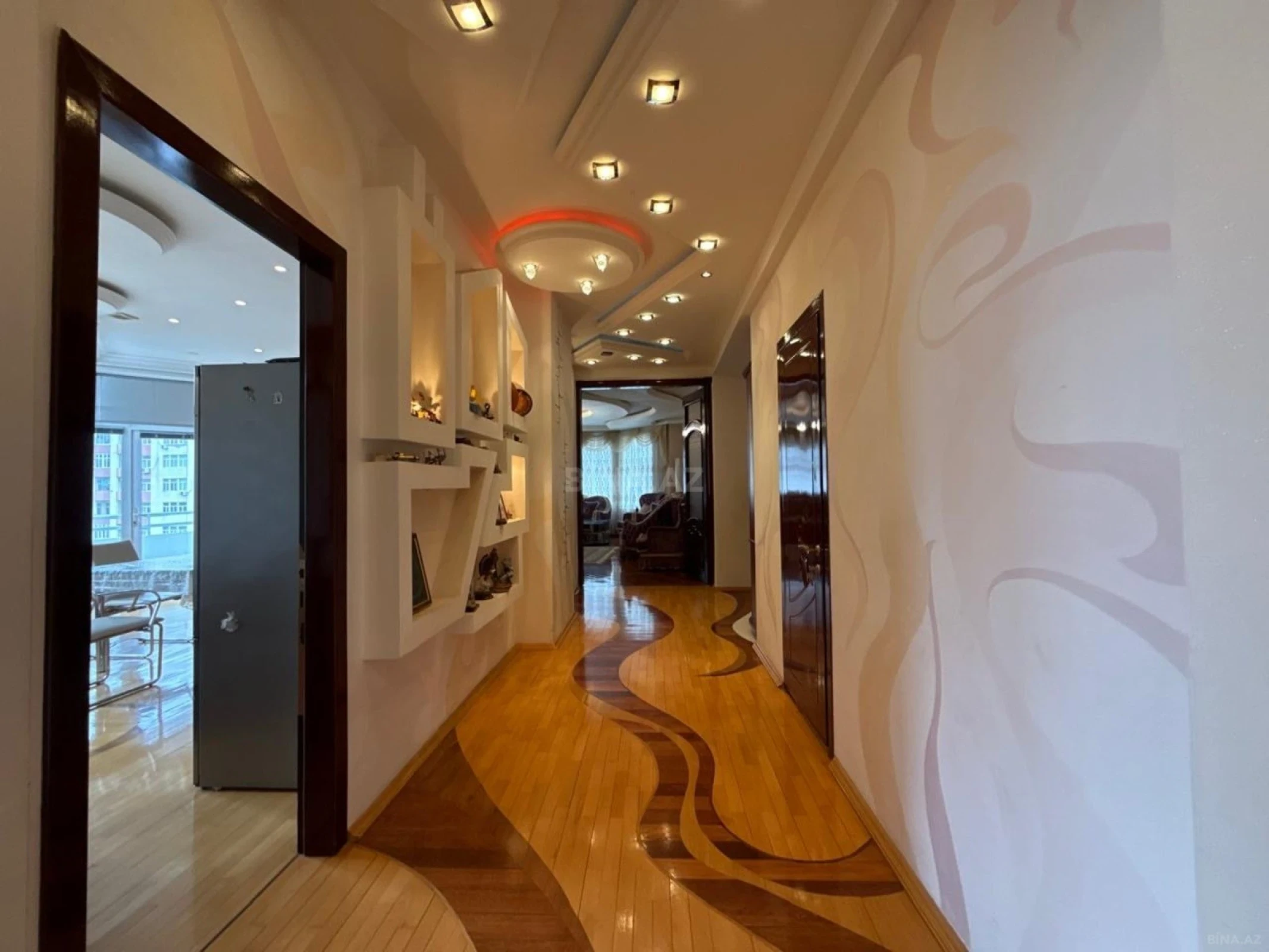Satılır 4 otaqlı mənzil 210 m²