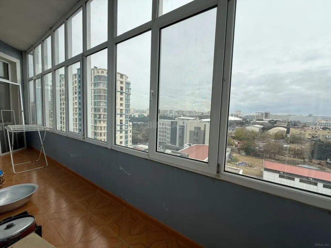 Satılır 4 otaqlı mənzil 210 m²