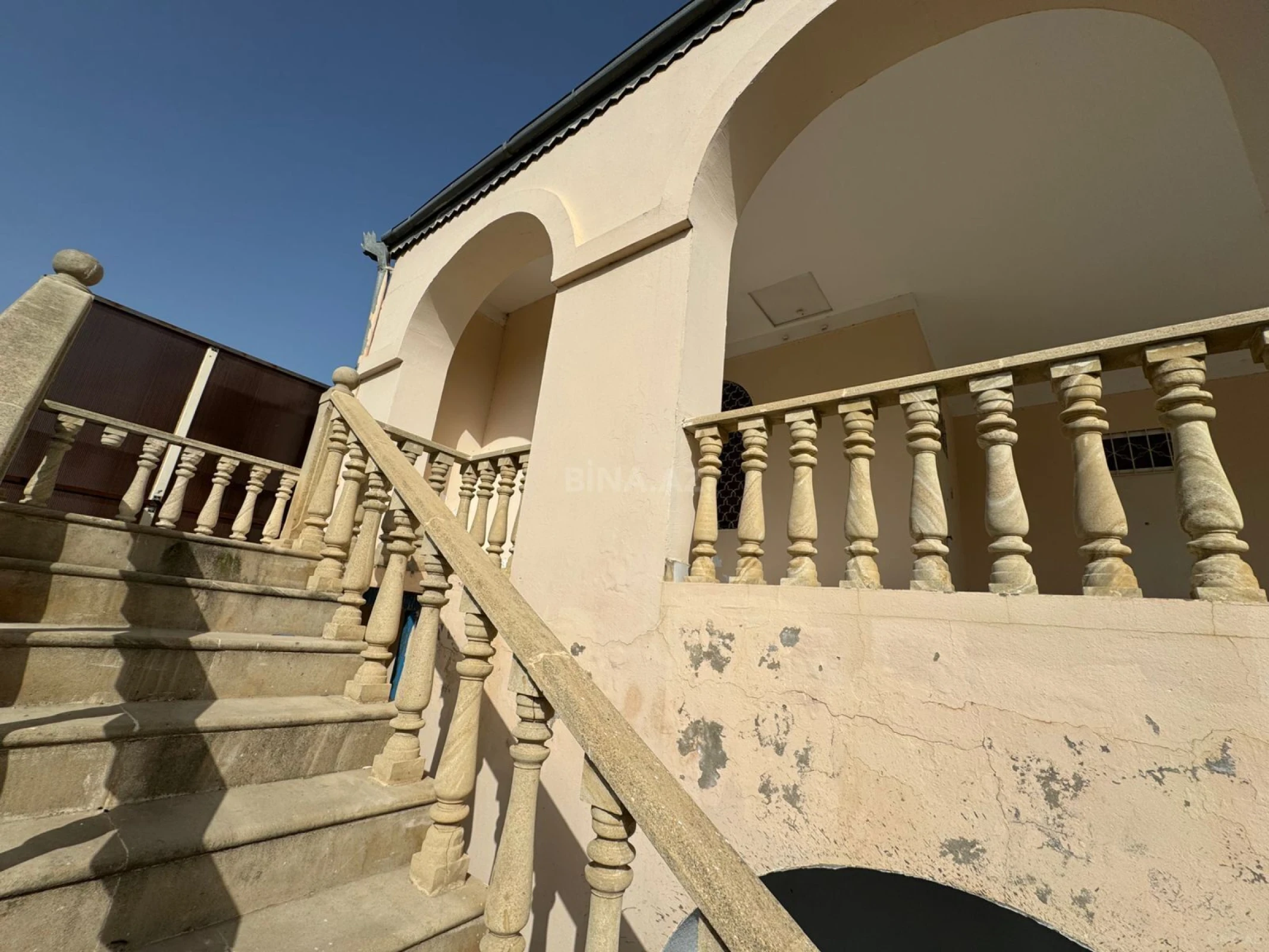 Satılır 6 otaqlı həyət evi 220 m²