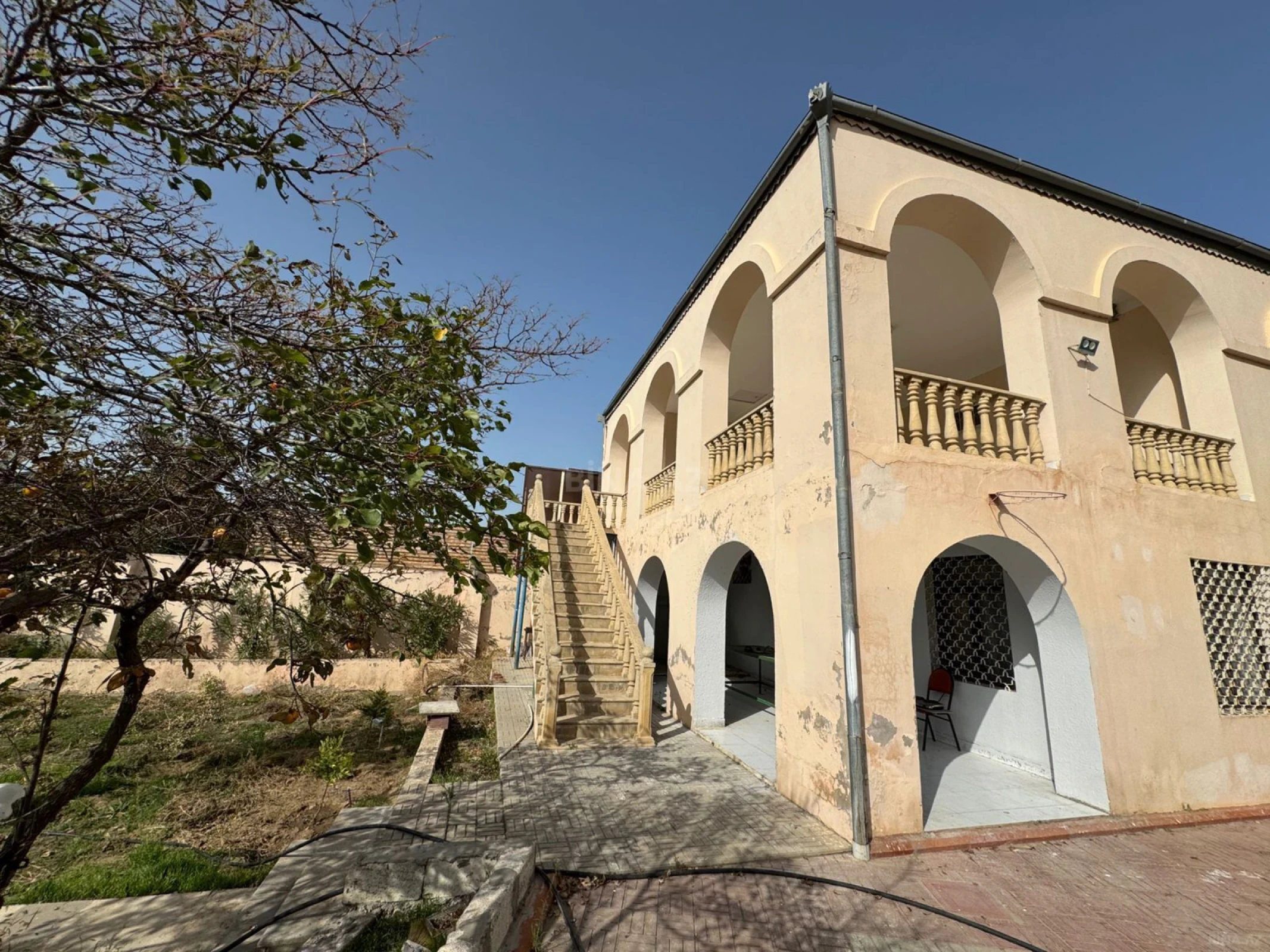 Satılır 6 otaqlı həyət evi 220 m²
