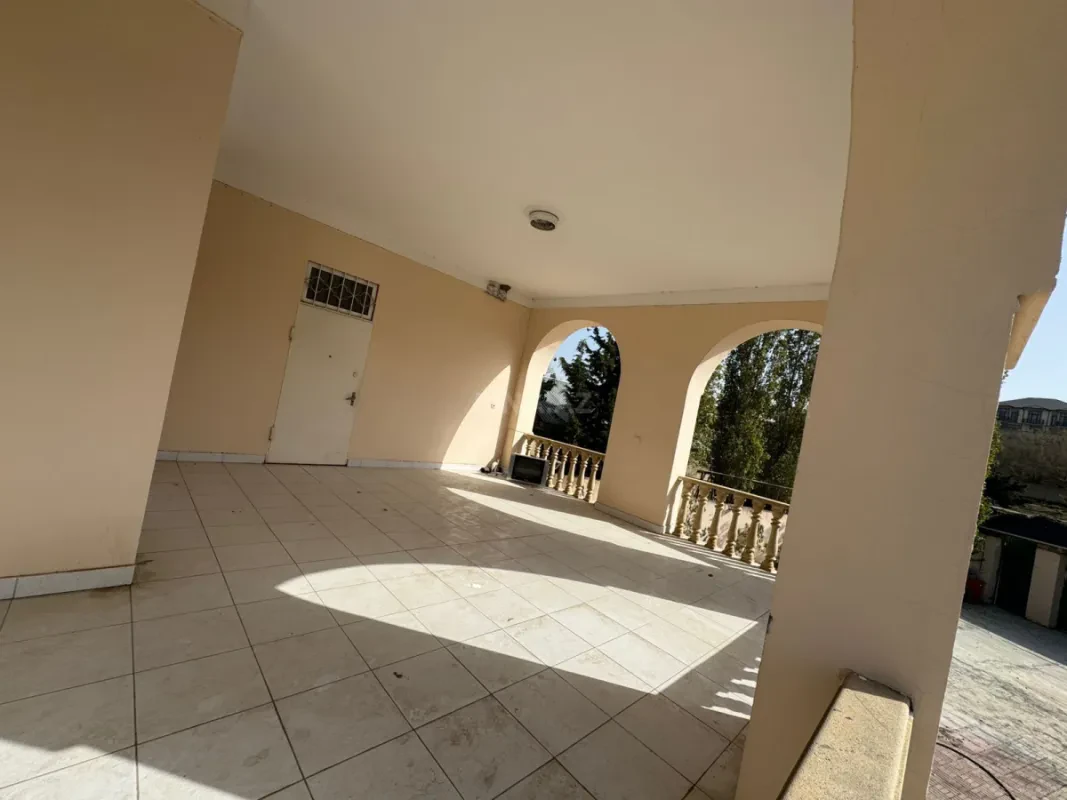 Satılır 6 otaqlı həyət evi 220 m²