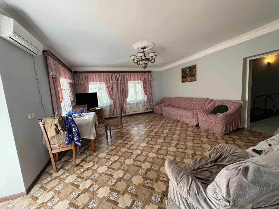 Satılır 6 otaqlı həyət evi 220 m²