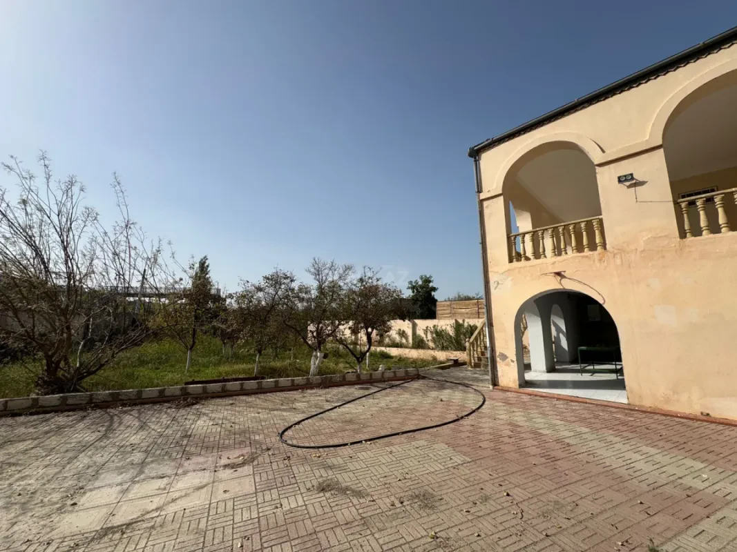 Satılır 6 otaqlı həyət evi 220 m²