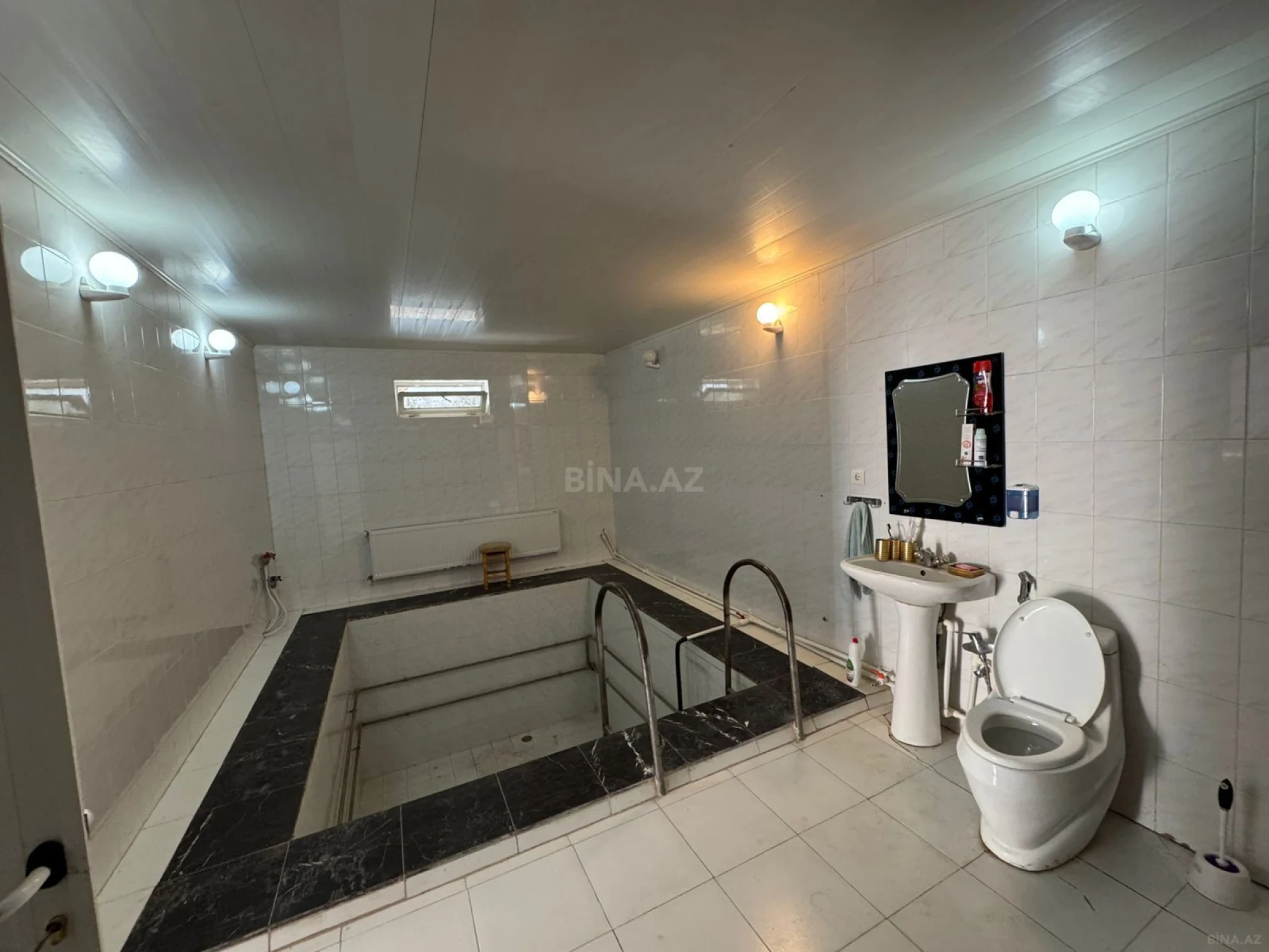 Satılır 6 otaqlı həyət evi 220 m²