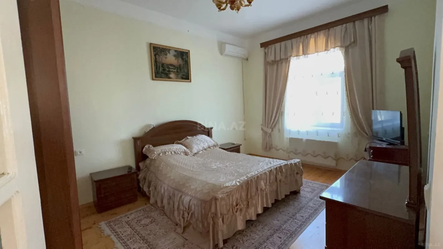 Satılır 6 otaqlı həyət evi 220 m²