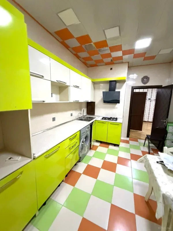 Kirayə verilir 3 otaqlı mənzil 120 m²