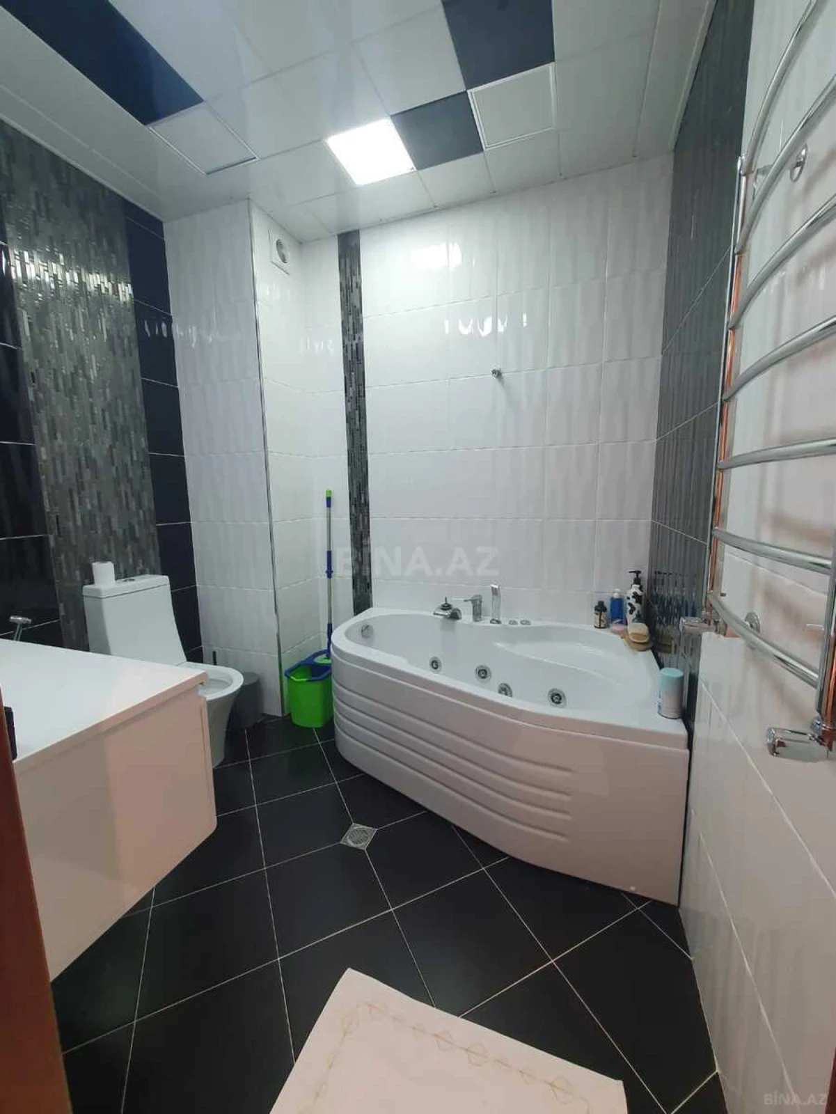 Satılır 4 otaqlı mənzil 130 m²