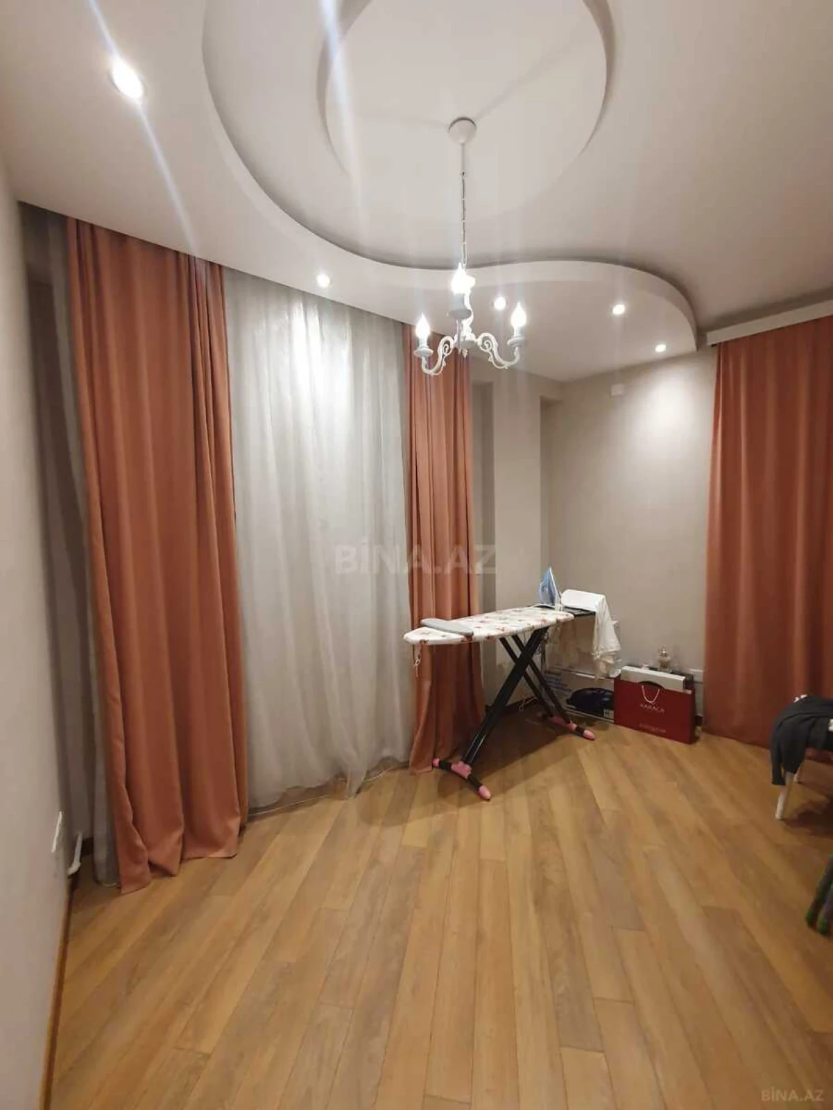 Satılır 4 otaqlı mənzil 130 m²