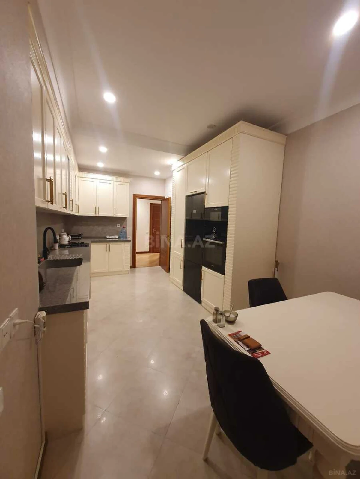 Satılır 4 otaqlı mənzil 130 m²