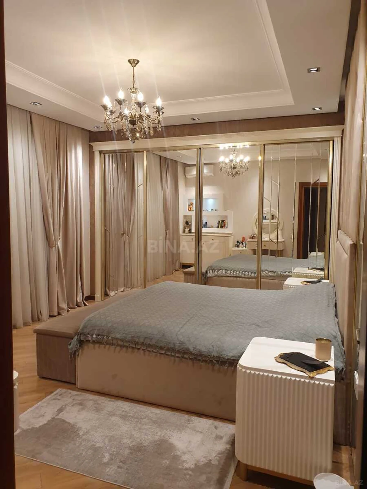 Satılır 4 otaqlı mənzil 130 m²