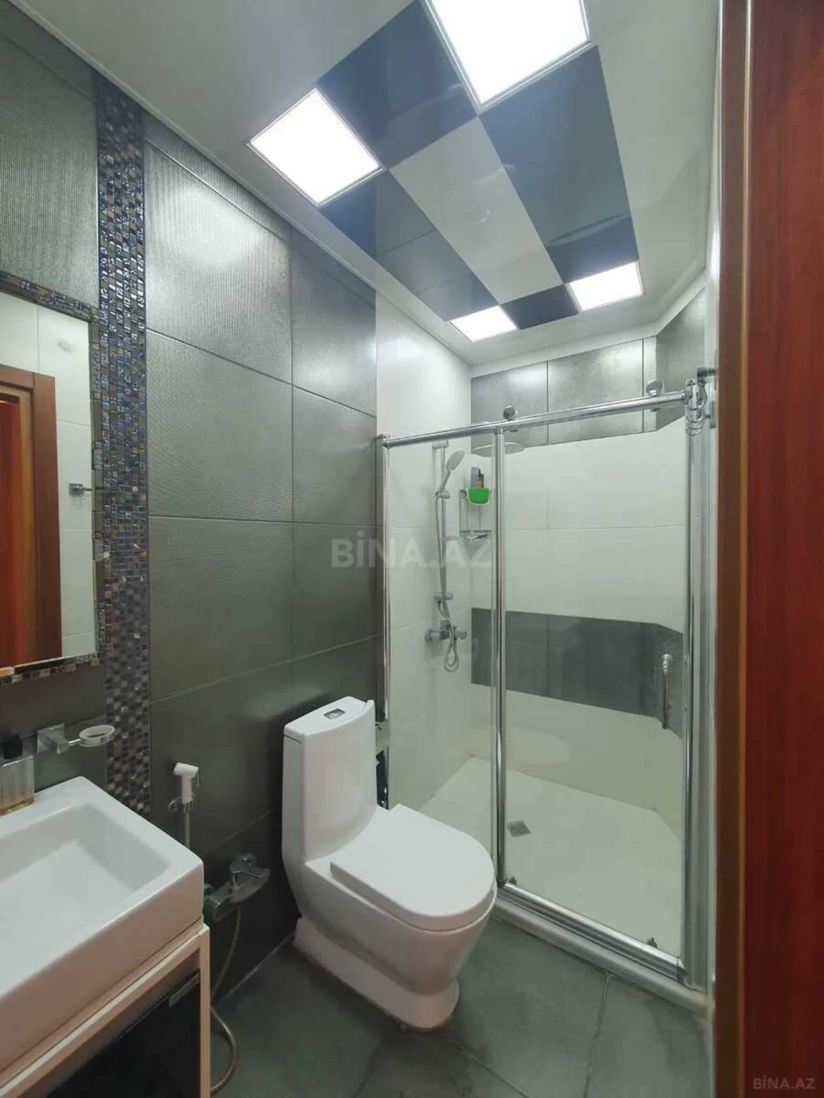 Satılır 4 otaqlı mənzil 130 m²