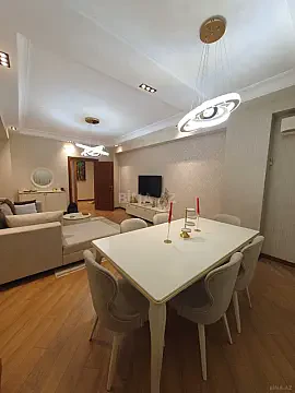 Satılır 4 otaqlı mənzil 130 m²