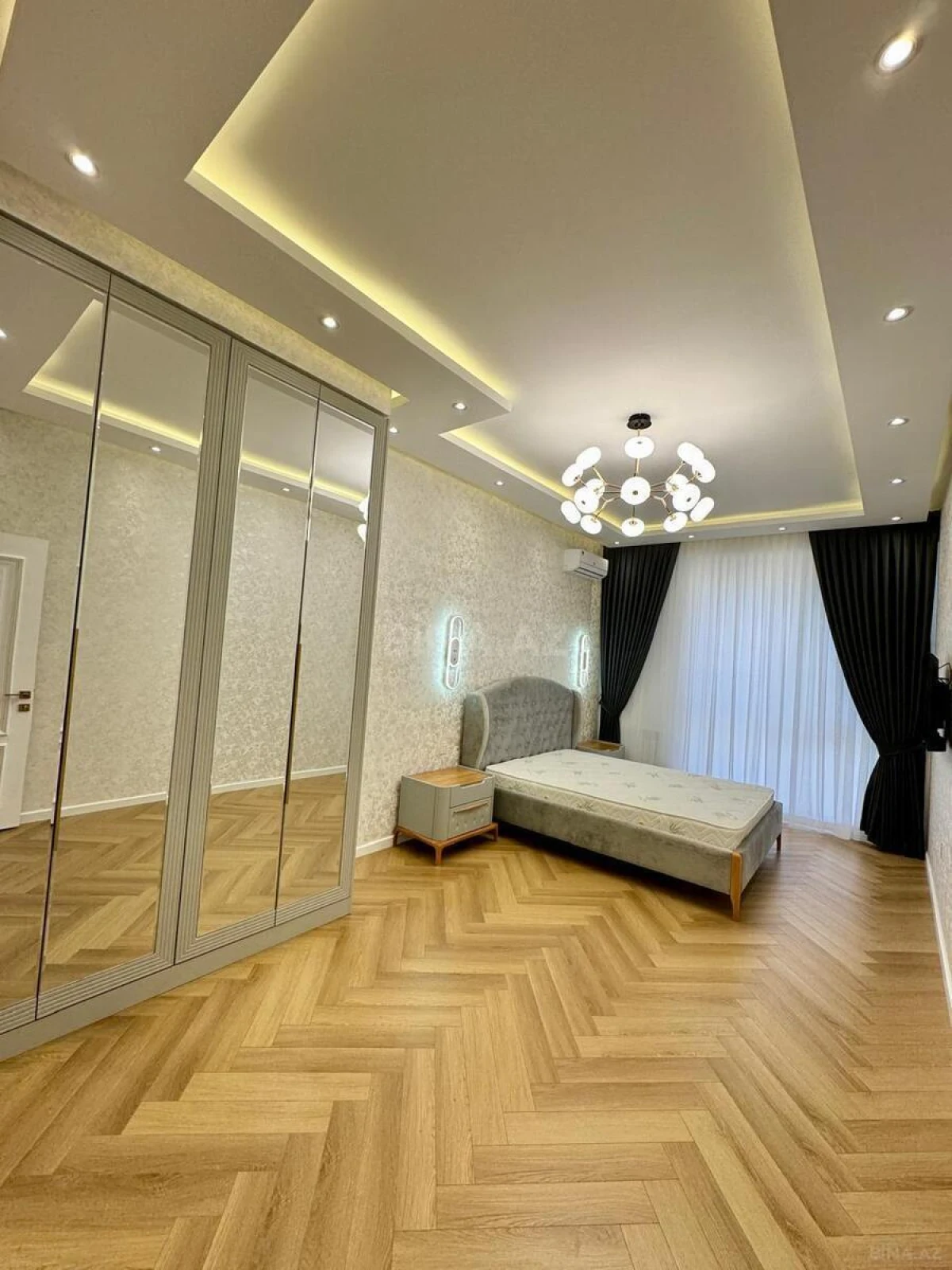 Satılır 3 otaqlı mənzil 107 m²