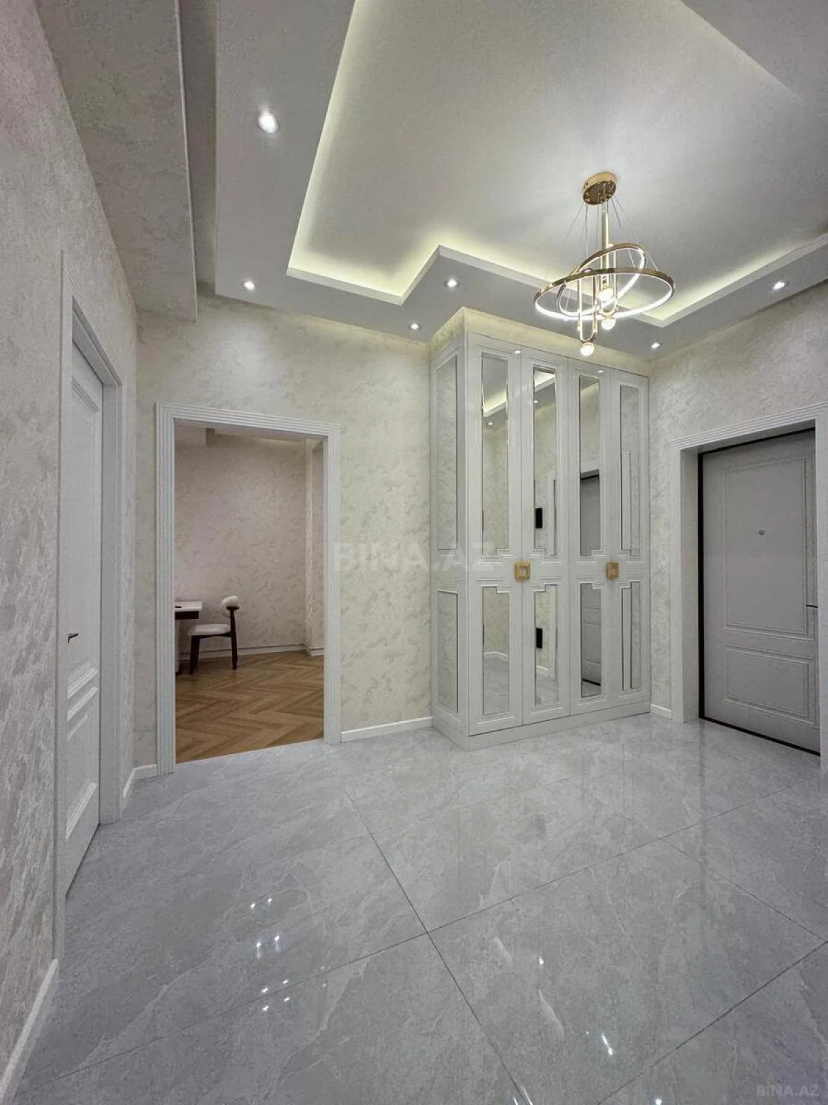 Satılır 3 otaqlı mənzil 107 m²