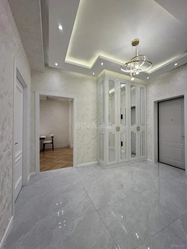 Satılır 3 otaqlı mənzil 107 m²