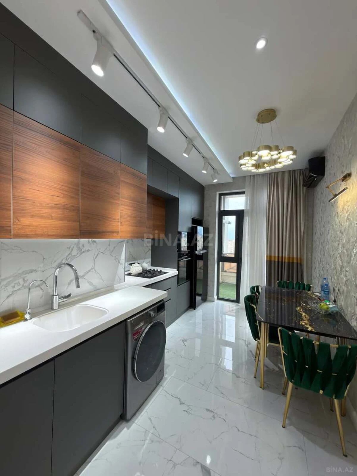 Satılır 3 otaqlı mənzil 125 m²