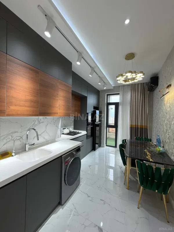 Satılır 3 otaqlı mənzil 125 m²