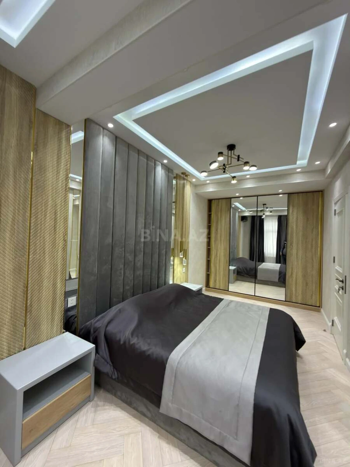 Satılır 3 otaqlı mənzil 125 m²