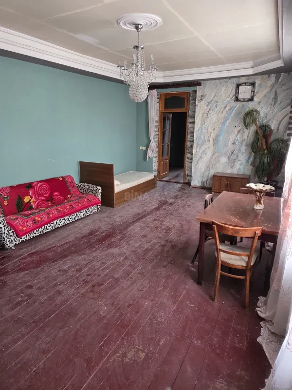Satılır 4 otaqlı həyət evi 1500 m²
