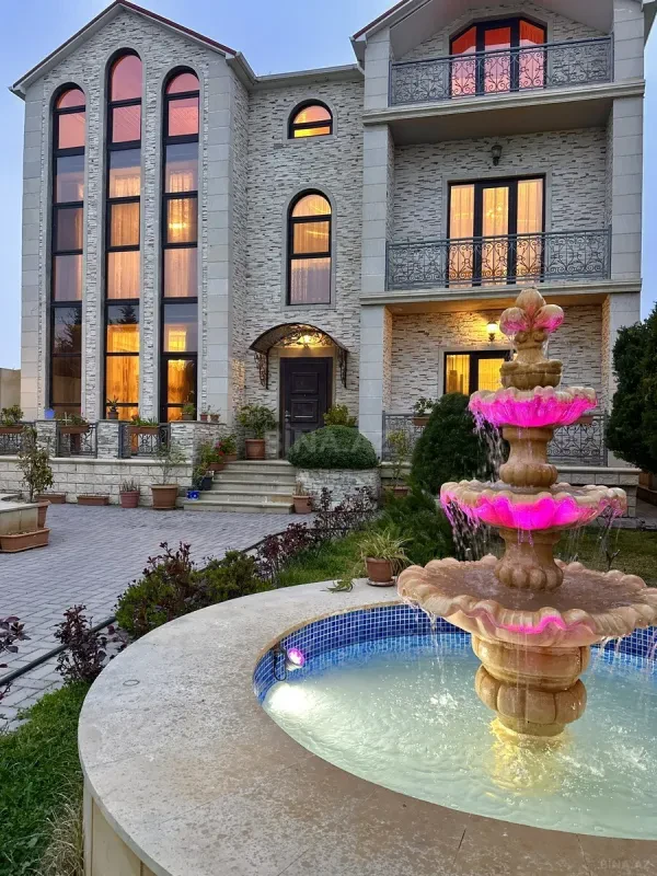 Satılır 6 otaqlı həyət evi 500 m²