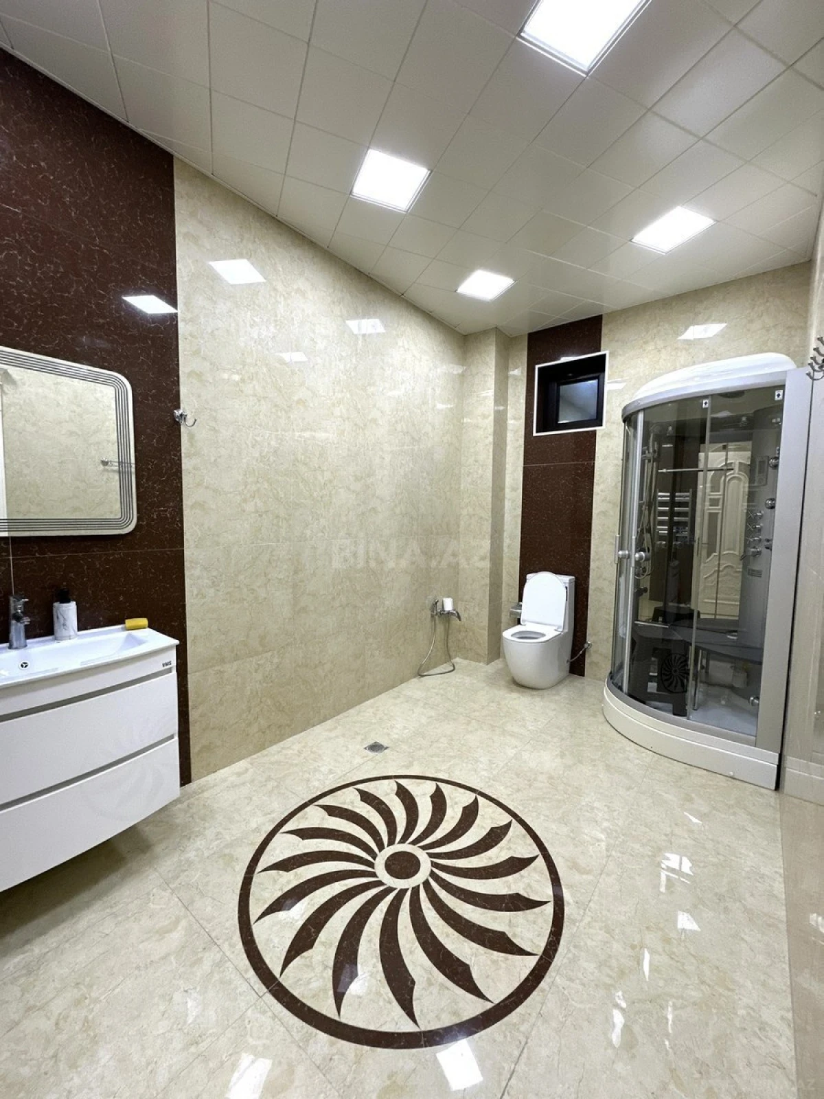 Satılır 6 otaqlı həyət evi 500 m²