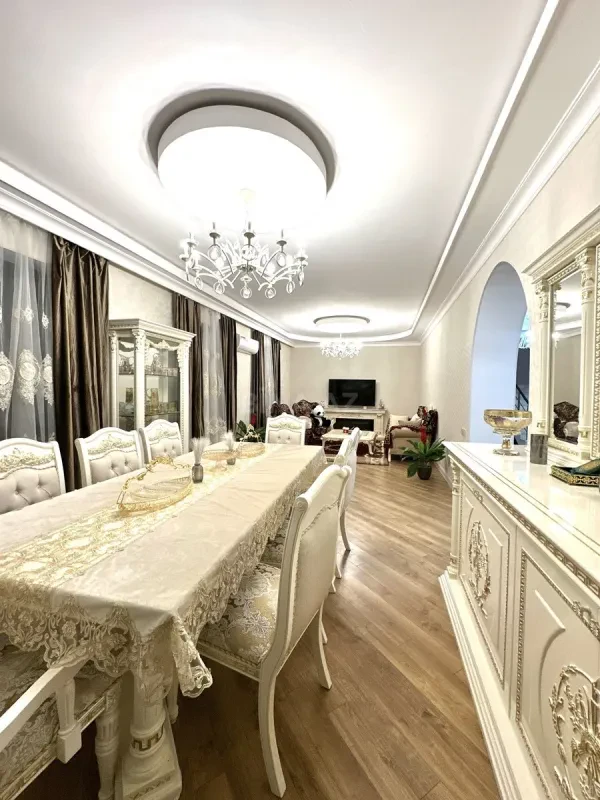 Satılır 6 otaqlı həyət evi 500 m²